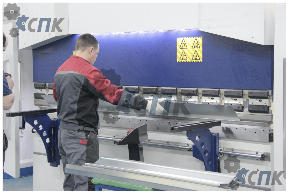 Гидравлический листогибочный пресс MVD B Series