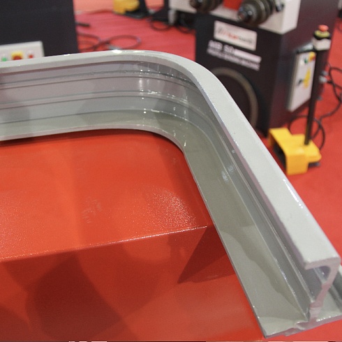 Горизонтальный гибочный пресс