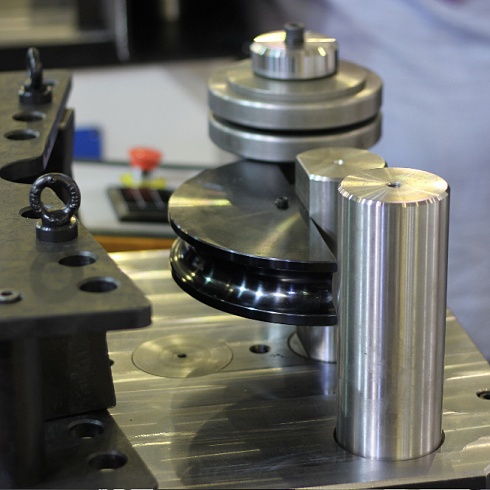 Горизонтальный гибочный пресс