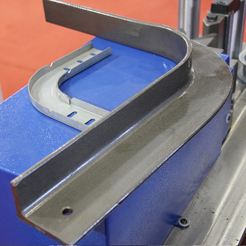 Горизонтальный гибочный пресс